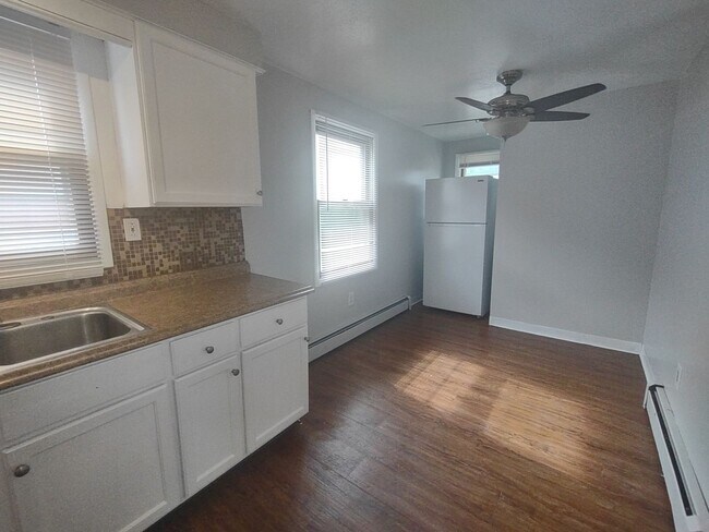 Foto del edificio - Spacious 4 Bedroom Single Family Home - No...