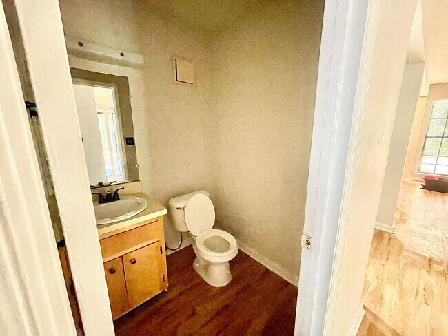 Building Photo - 2315 Green Timbers Trail Apt B