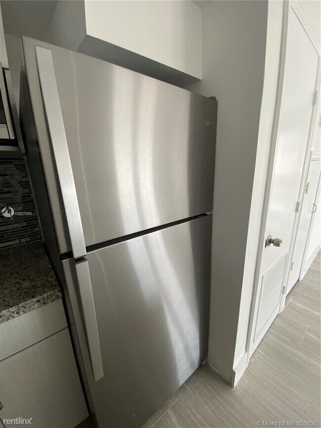 Foto del edificio - 2 br, 1 bath  - 4378 W Flagler St