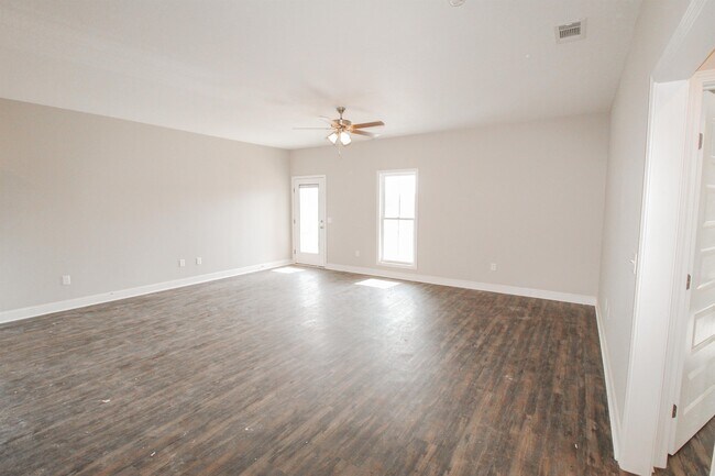 Building Photo - 93 Stockyard Rd