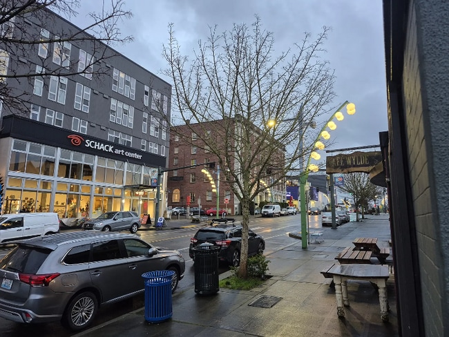 Building Photo - 2916 Hoyt Ave