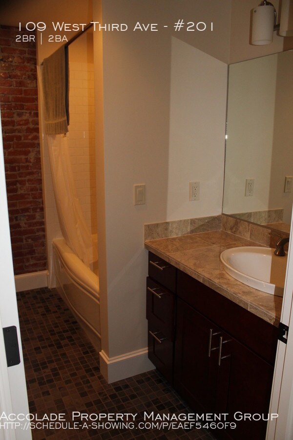 Foto del edificio - EXECUTIVE SUITE AVAILABLE FOR RENT