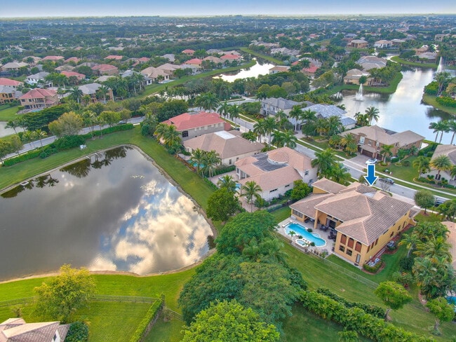 Building Photo - 10766 Versailles Blvd