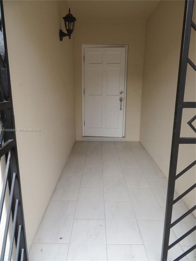 Foto del edificio - 7328 Miami Lakeway S