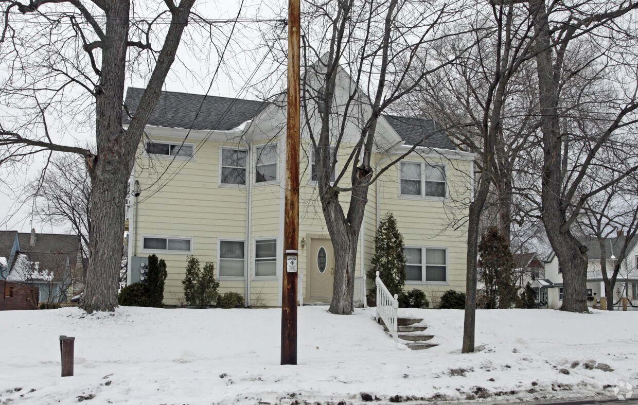 Foto del edificio - 1710 E Pryor Ave
