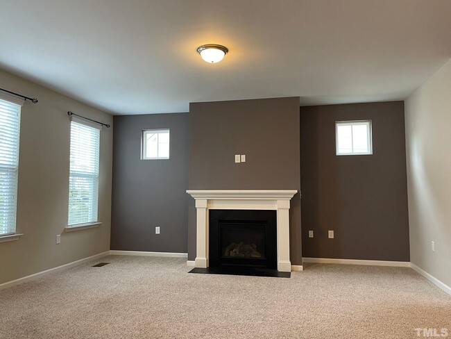 Building Photo - 626 Edgewater Ridge Ct