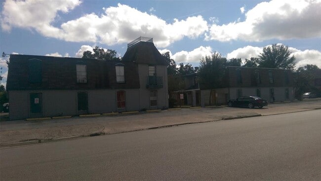 Building Photo - 6215 Tierwester St