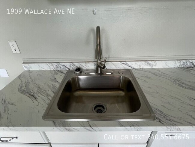 Foto del edificio - 1909 Wallace Ave NE