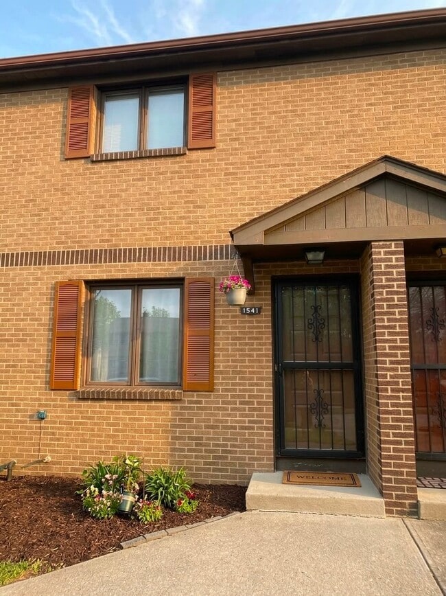 Building Photo - 1541 Park Pl Dr