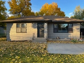 Building Photo - 927 Wicks Ln