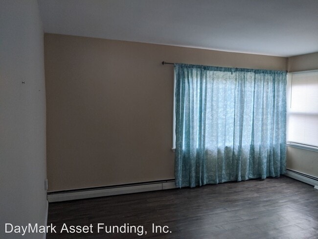 Building Photo - 3 br, 1 bath House - 182 Hawthorne Dr