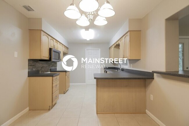 Foto del edificio - 4 Bedroom Pet-Friendly Home in Ocoee, FL with Main Street Renewal