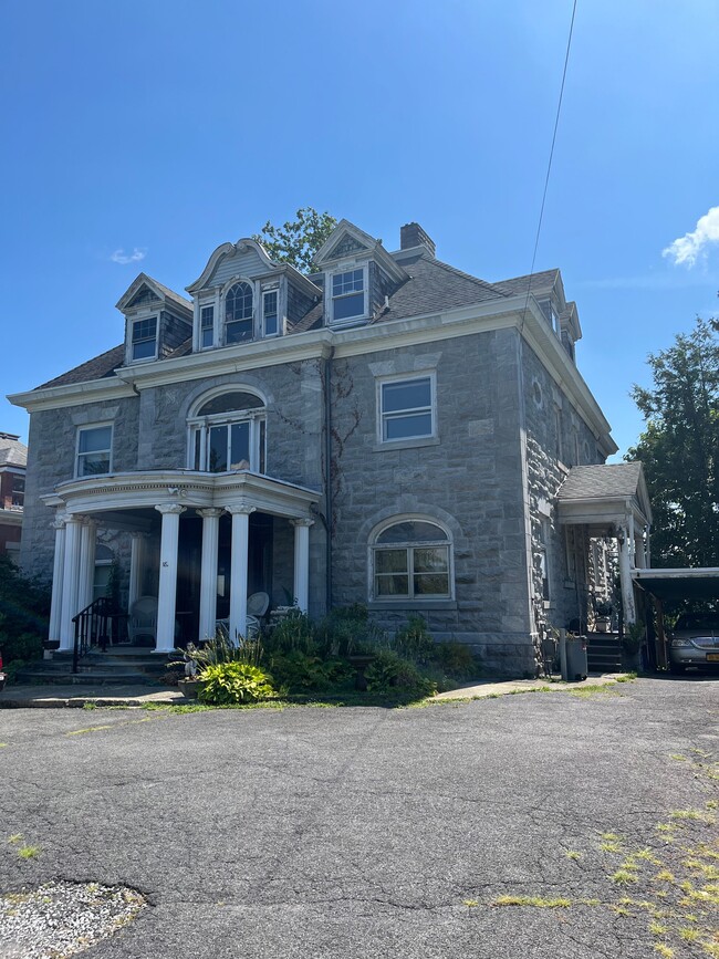 2nd Floor Apartment in 1800's Victorian Home - 18 W Chestnut St