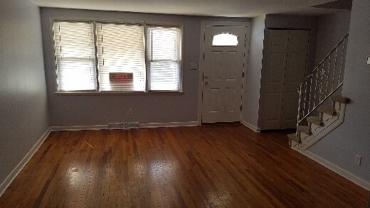 Primary Photo - Newly Renovated Home in Hamilton