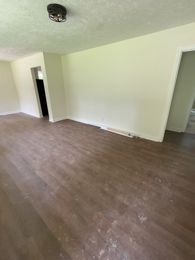 Building Photo - 1127 Killarney St