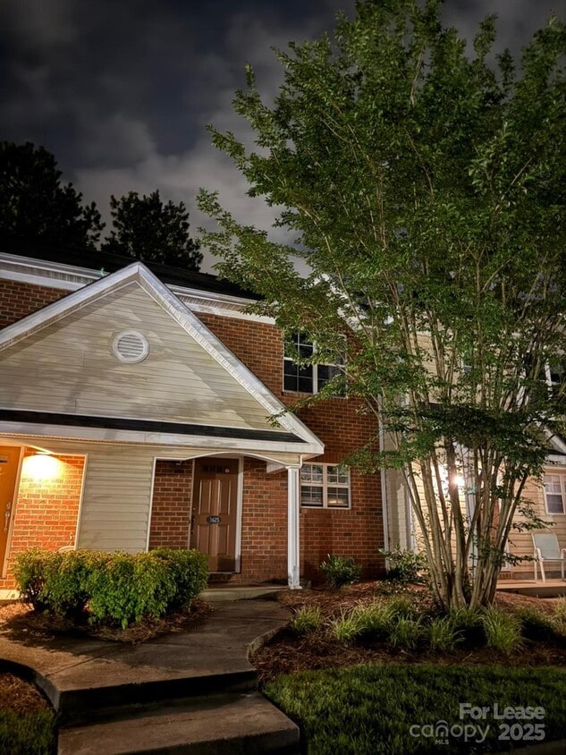 Foto principal - 3625 Melrose Cottage Dr