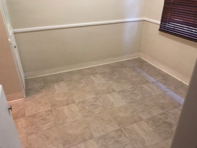 Foto del edificio - NOW AVAILABLE - CLEAN 1 BEDROOM, 1 BATH