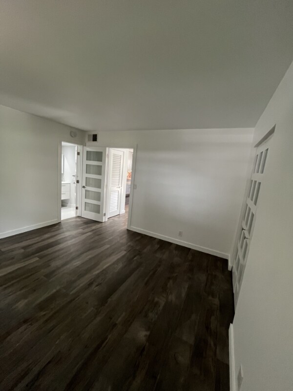 Foto del edificio - 801 NE 28th St