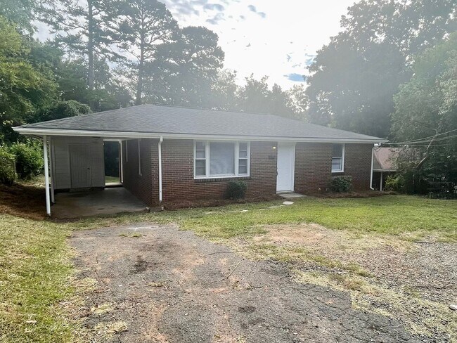 Building Photo - Newly renovated Ranch style 3 bedroom 1 ba...