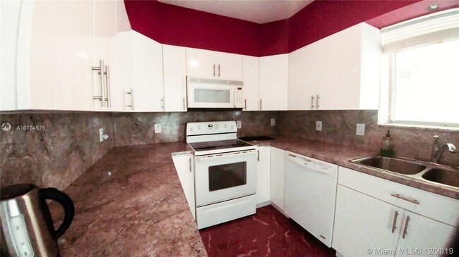 Foto del edificio - 462 Golden Isles Dr