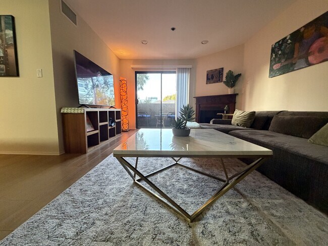 Foto del edificio - 11050 Strathmore Dr