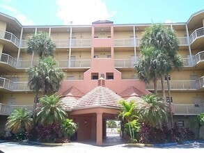 Building Photo - 8290 Lake Dr