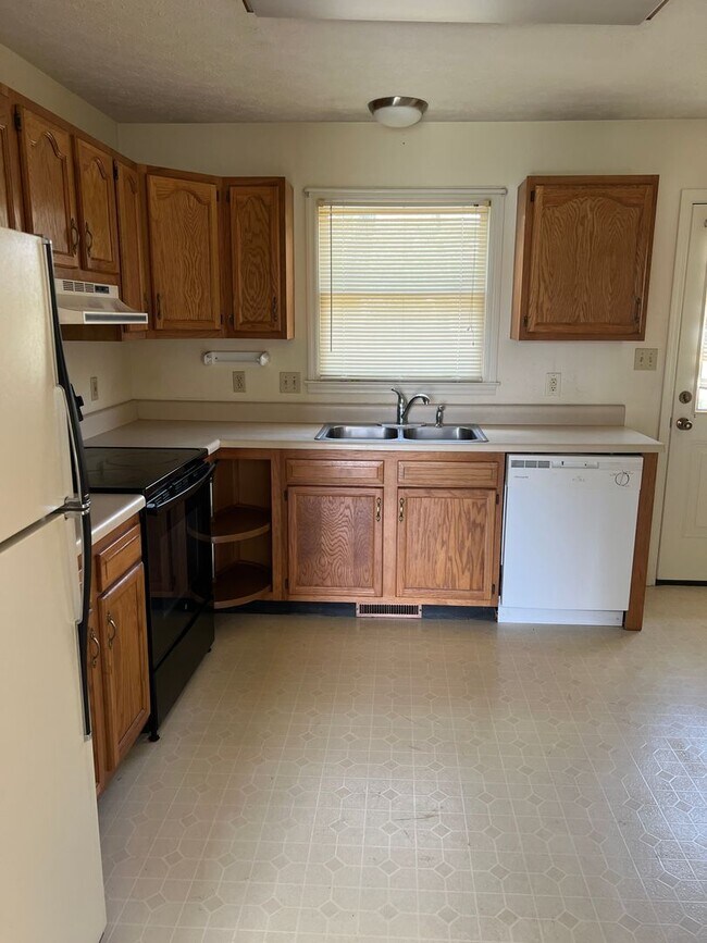 Building Photo - Great one Level Duplex in Bristol VA
