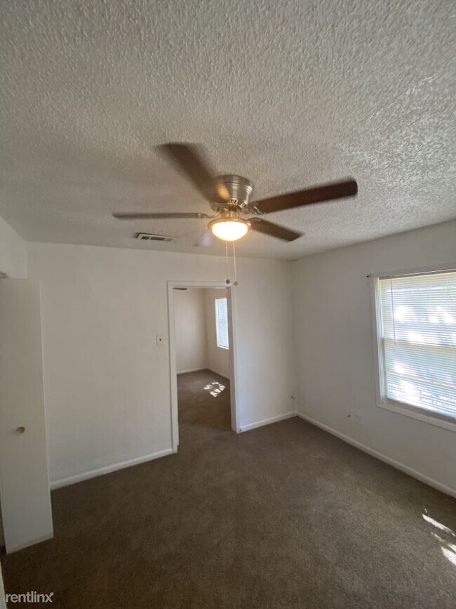 Building Photo - 2 br, 1 bath House - 903 S 6th St