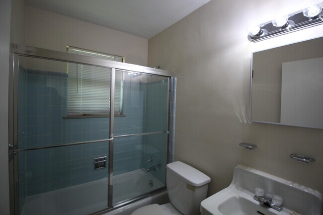 Foto del edificio - 2127 Coburn Blvd