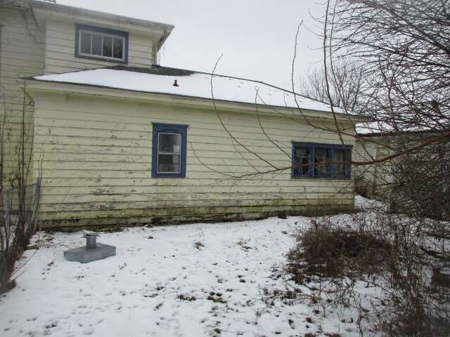 Building Photo - 923 Custer St