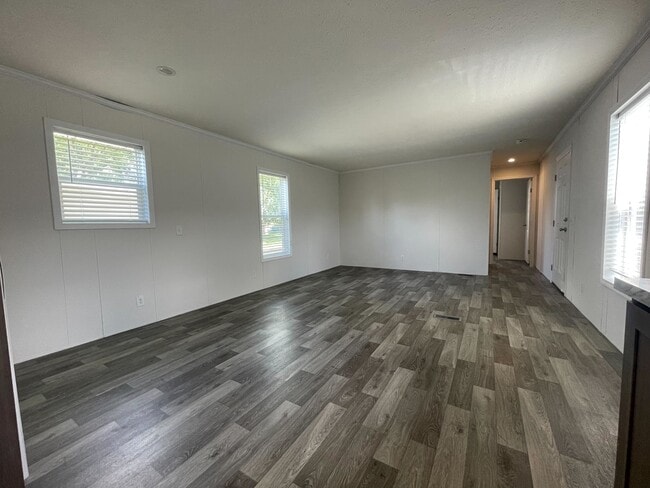 Foto del edificio - 15862 Villaire Ave