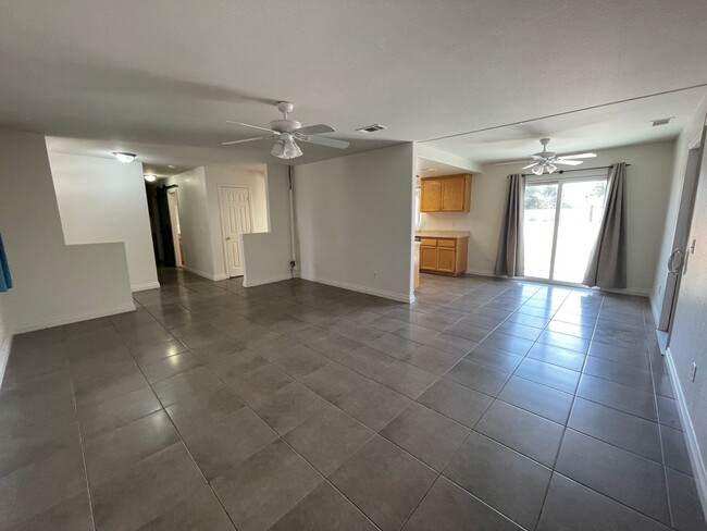 Building Photo - Charming Three Bedrooms, 2 Bathrooms Home ...