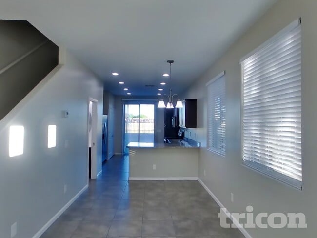 Building Photo - 10336 W Devonshire Ave