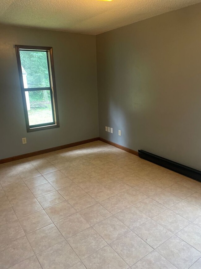 Building Photo - 1518 Longview Dr