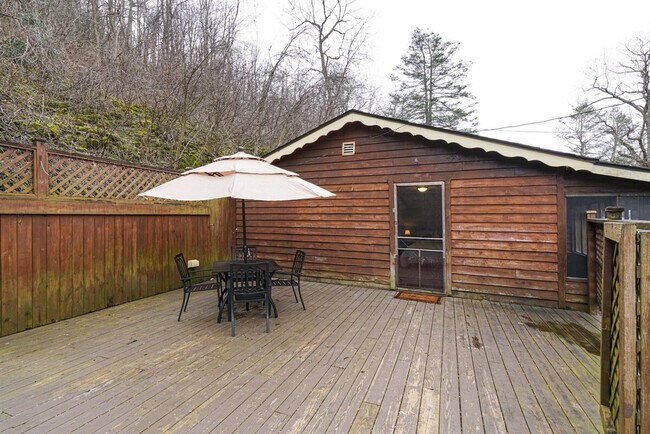 Foto del edificio - 72 Faulkner Rd