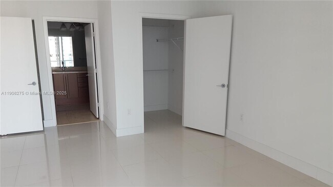 Foto del edificio - 79 SW 12th St