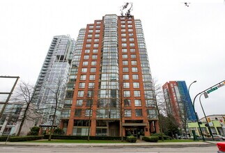 Building Photo - 888 Pacific St