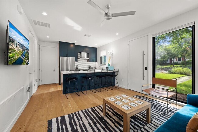 Foto del edificio - 2414 Forest Ave
