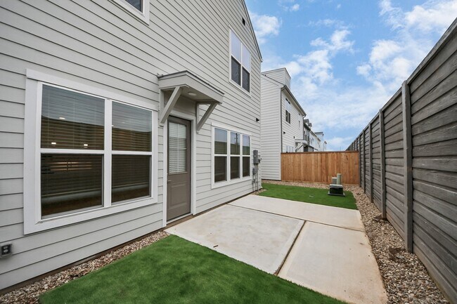 Foto del edificio - 22013 Lesley Grove Ln