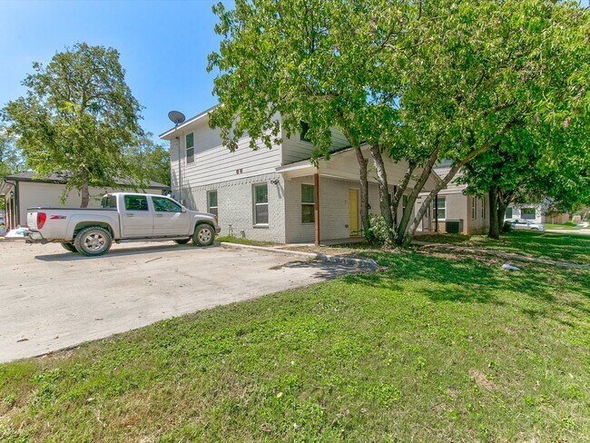 Foto del edificio - 2313 W Devitt St