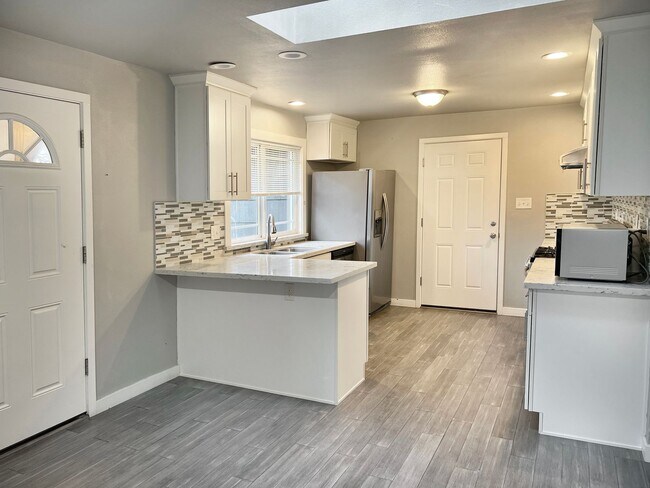 Foto del edificio - Coastal Charm Near Redondo Beach – 3BR/2.5...