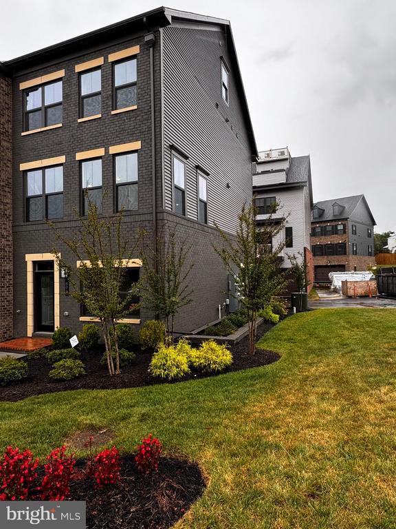 Foto principal - 806 S Greenbrier St