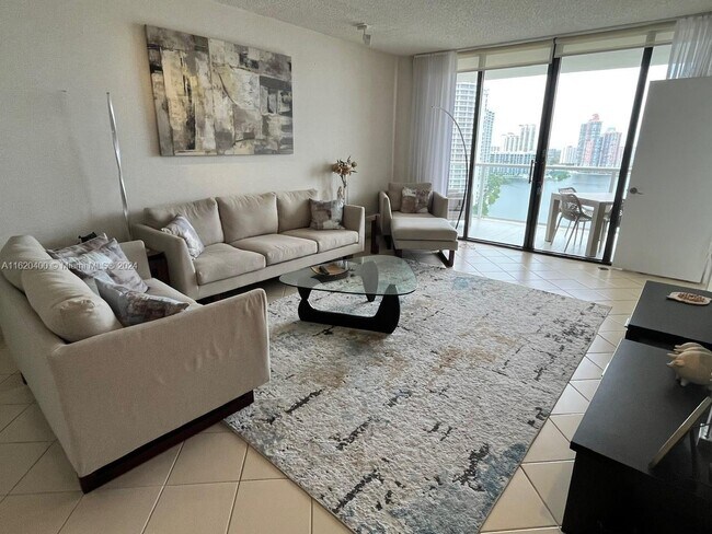 Foto del edificio - 4000 Island Blvd