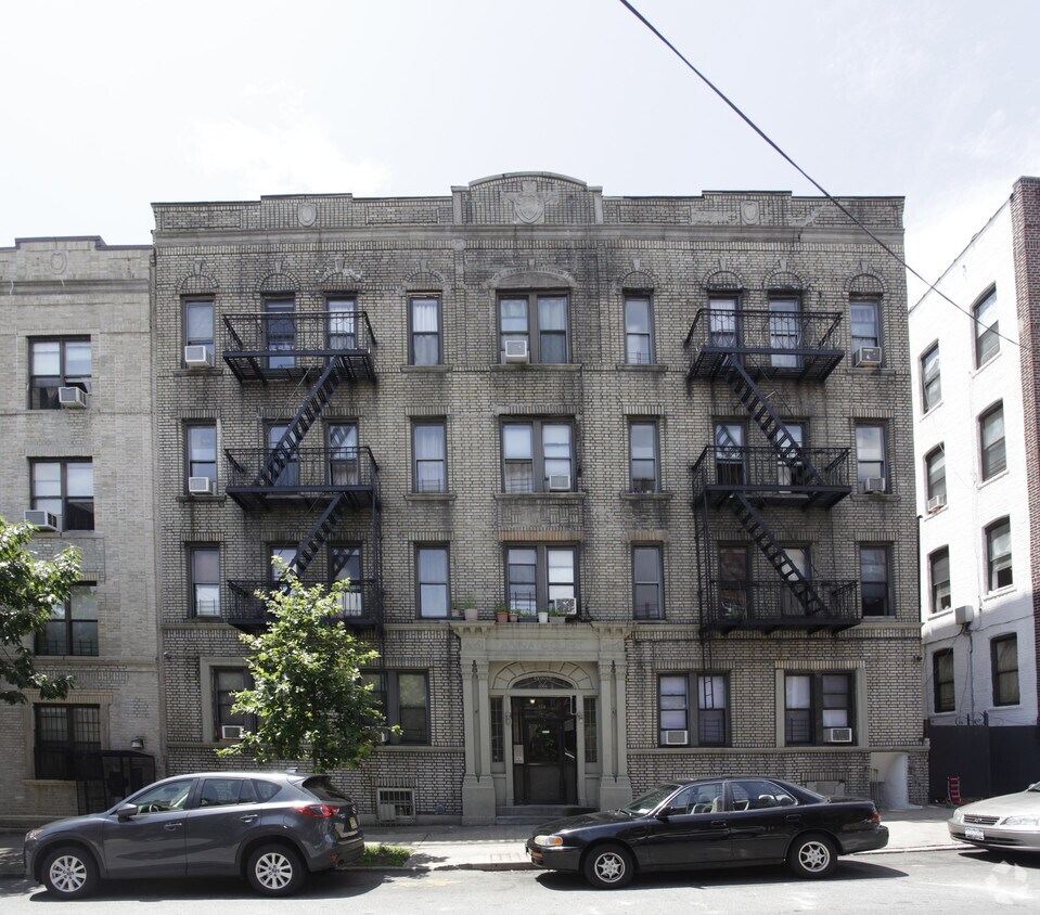Building Photo - 914 42nd St