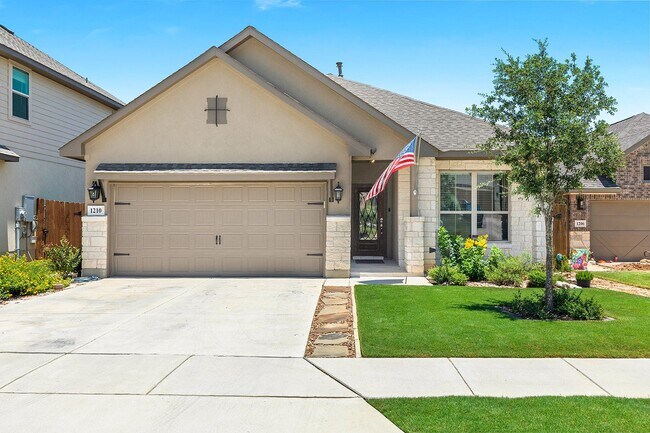 Building Photo - "Charming 3-Bedroom Retreat with 2 Baths i...