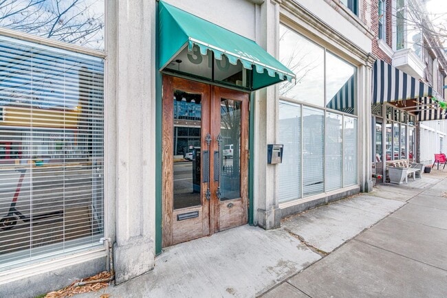 Building Photo - 310 S Main St