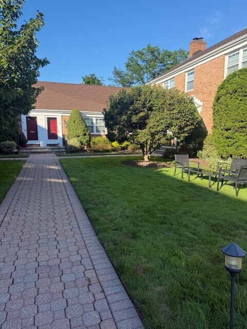 Outside seating area - 224 Prospect St