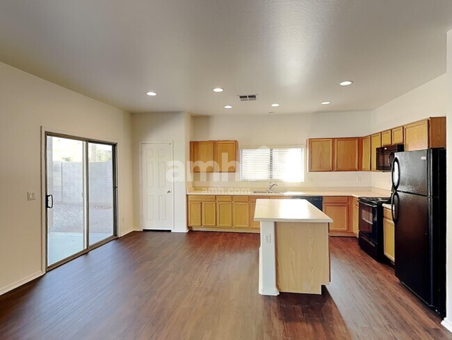 Foto del edificio - 18541 W Valerie Dr