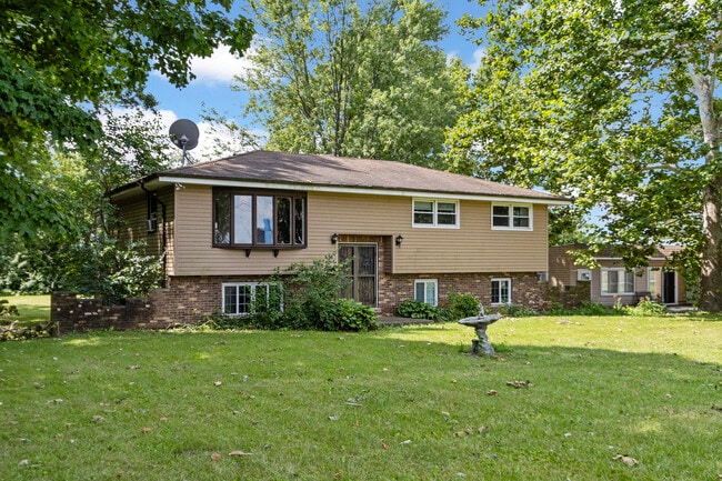 Building Photo - 18215 W Schweitzer Rd