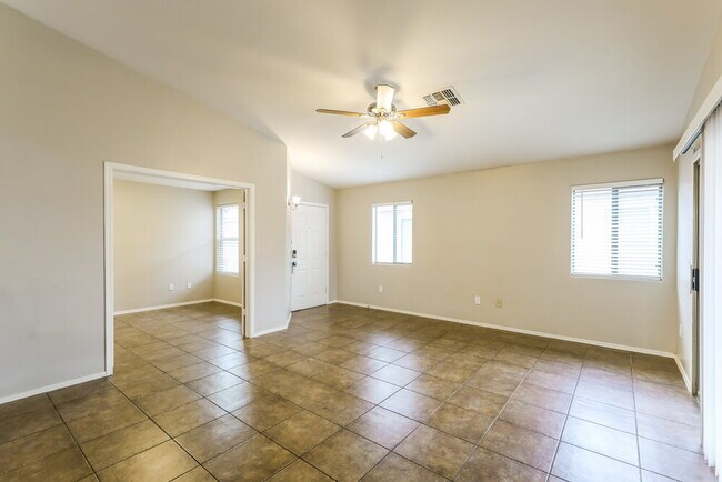 Foto del edificio - 7103 S Providence Dr